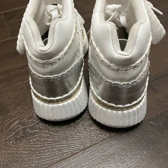 Chic White and Silver Women's Sneakers - Picture 3 of 6